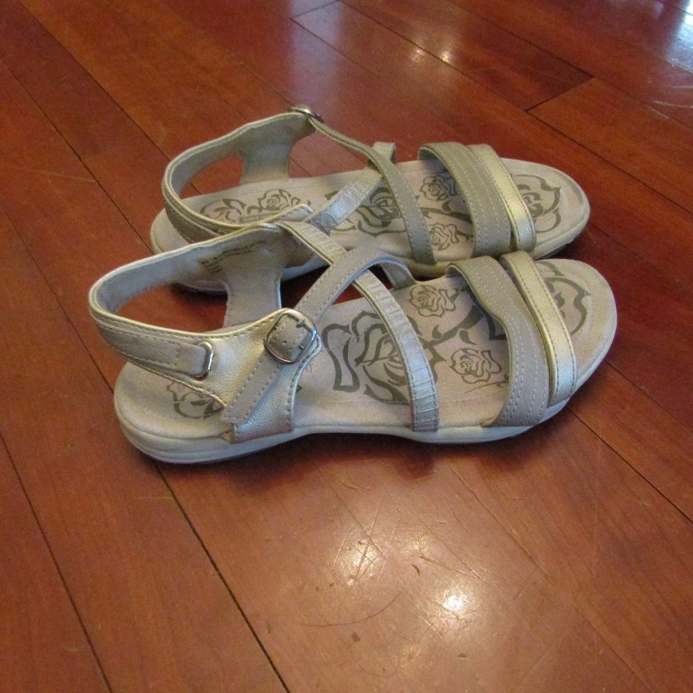 Comfy Tender Tootsies Sandals